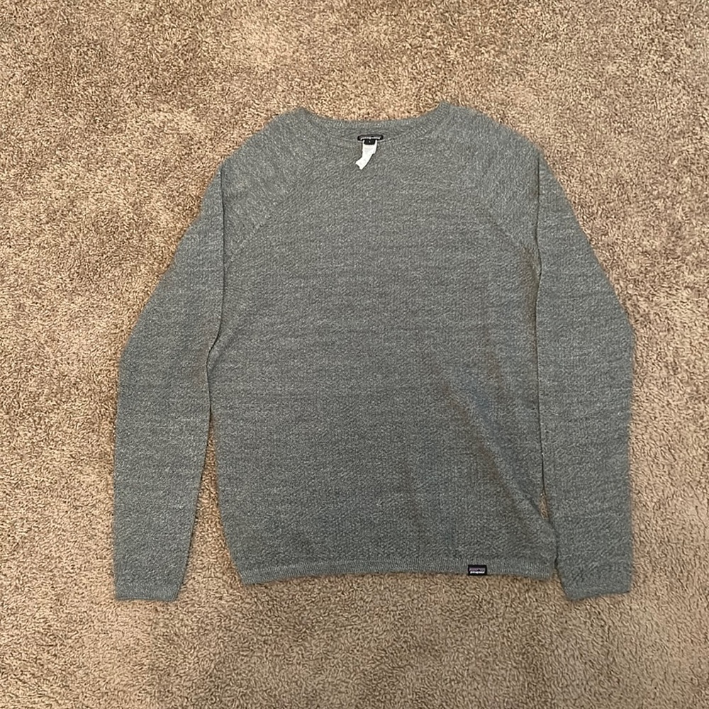 Patagonia Long Sleeve Tee/Sweater